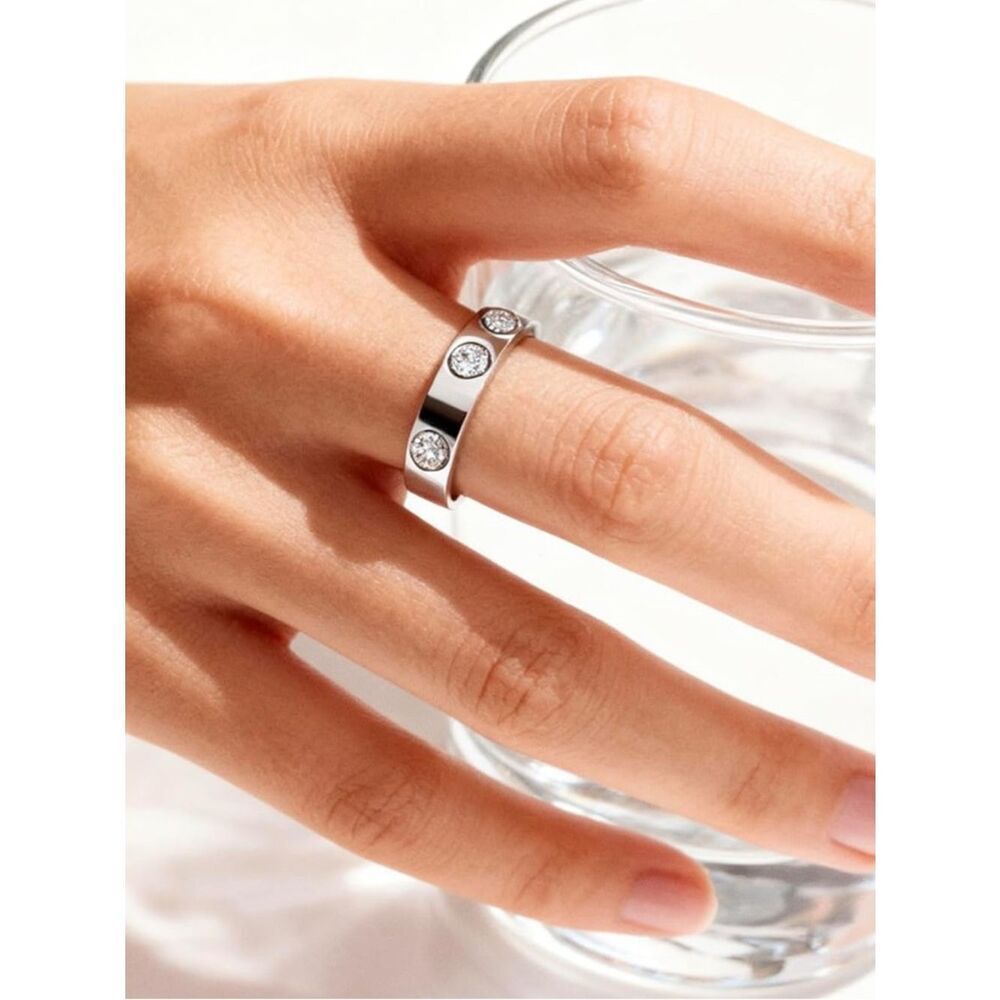 New Classic Diamond Love Ring